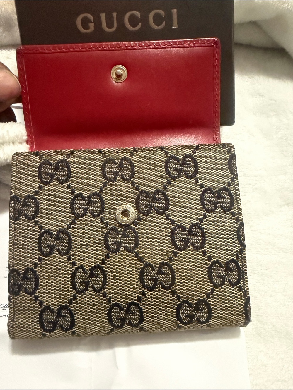 Gucci Beige GG Canvas Wallet with Red Interior - Picture 2 of 10